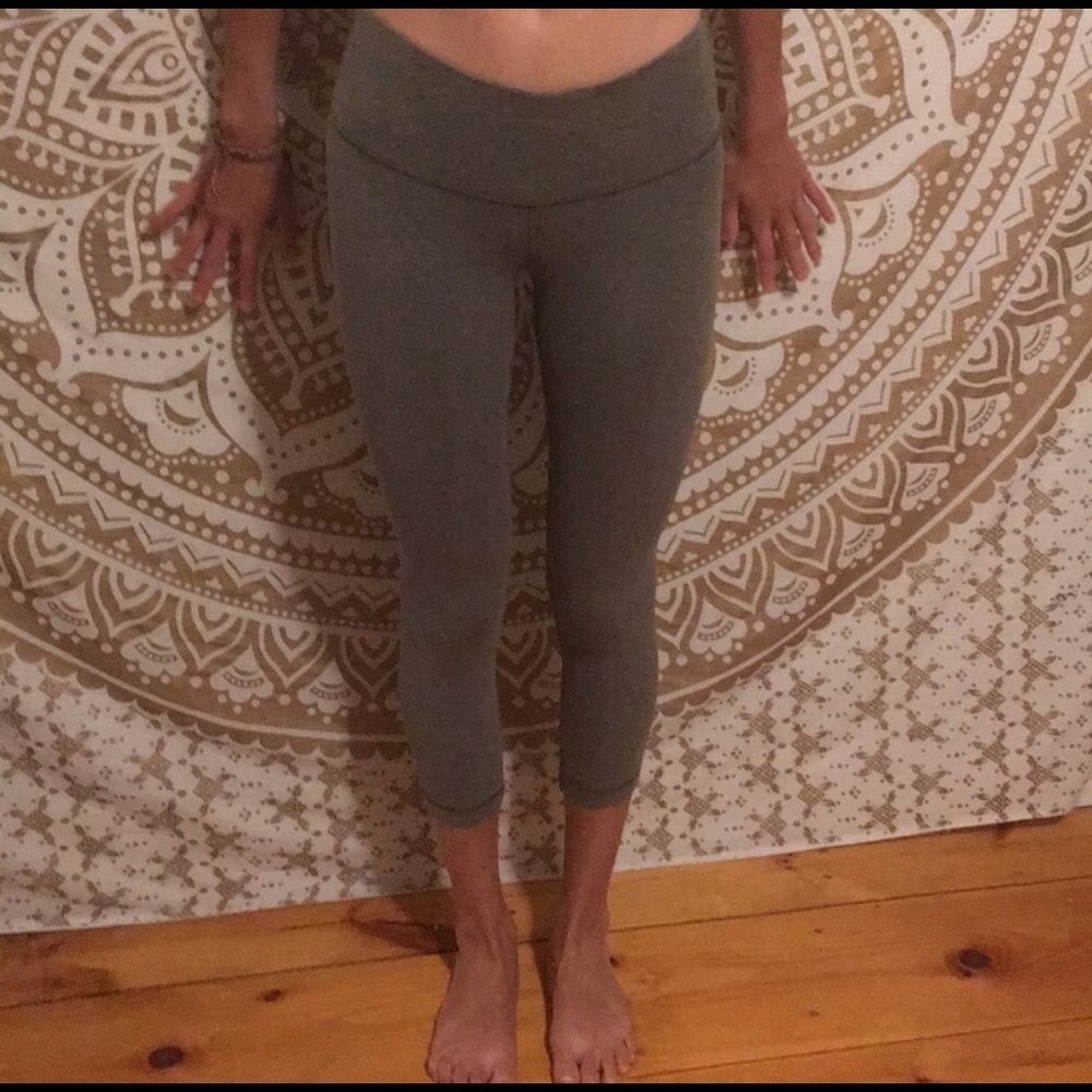 Lululemon army green crop leggings